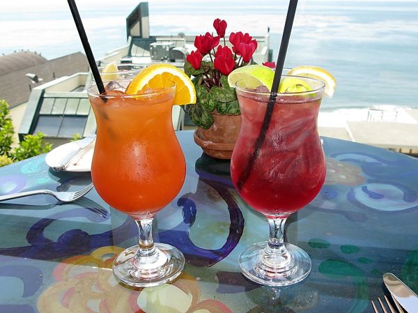 Drinks de canudinho na praia
